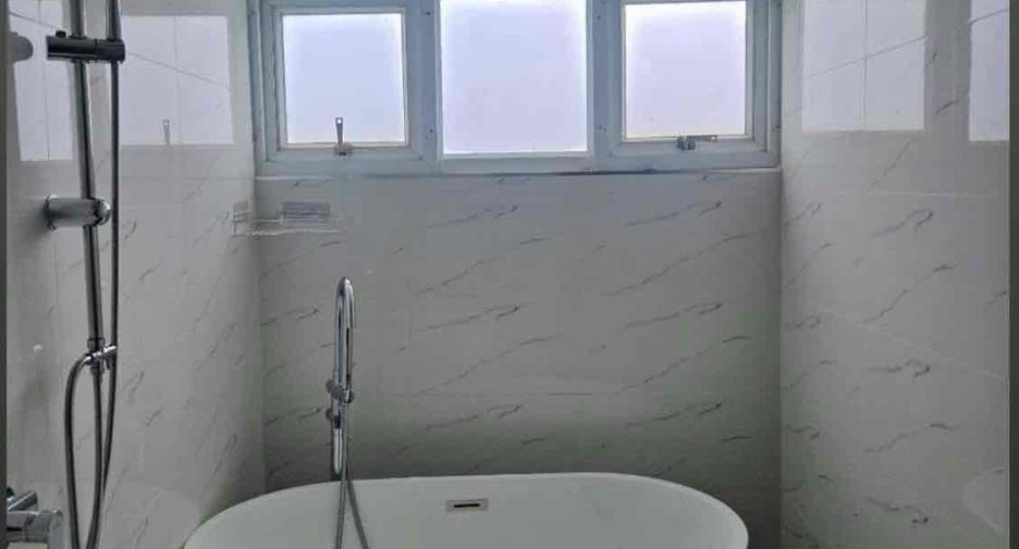 For rent 3 bedrooms villa in Bang Lamung, Chonburi