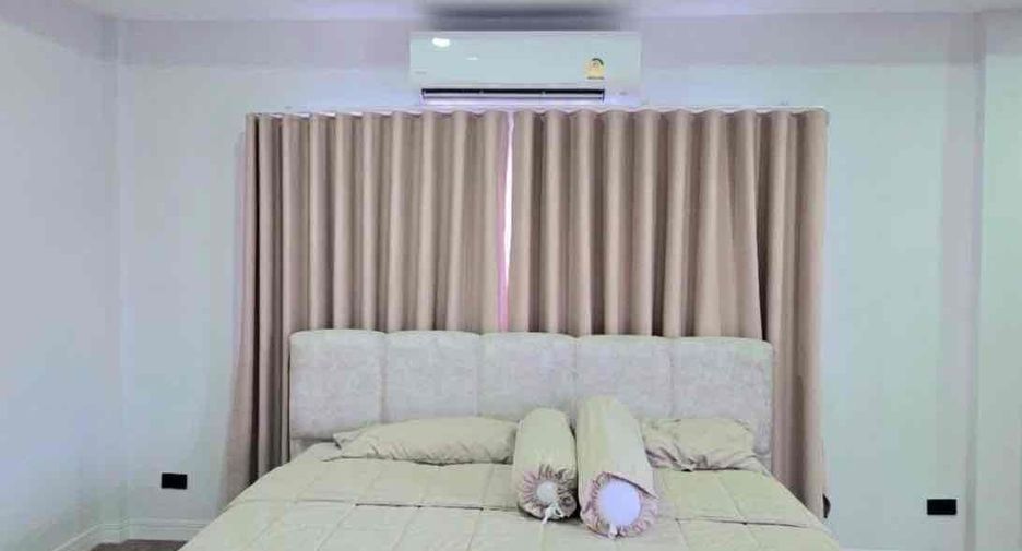 For rent 3 bedrooms villa in Bang Lamung, Chonburi