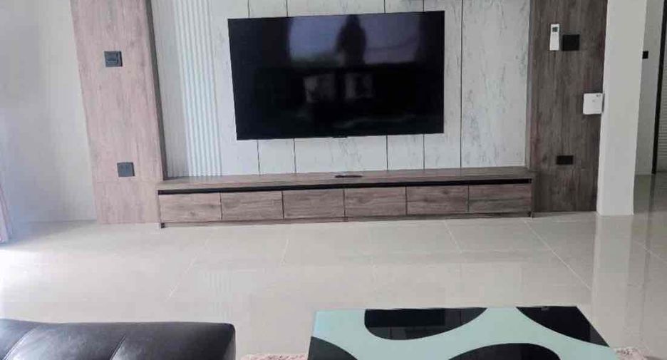 For rent 3 bedrooms villa in Bang Lamung, Chonburi