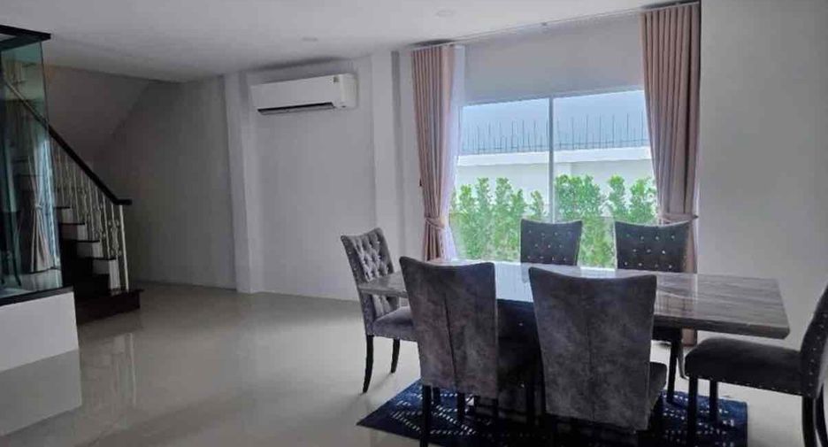 For rent 3 bedrooms villa in Bang Lamung, Chonburi