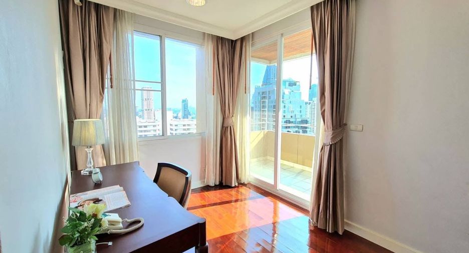 For rent 4 bedrooms condo in Watthana, Bangkok