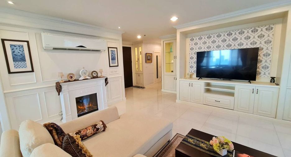 For rent 4 bedrooms condo in Watthana, Bangkok