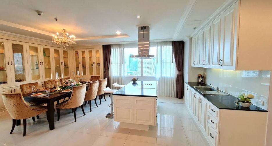 For rent 4 bedrooms condo in Watthana, Bangkok
