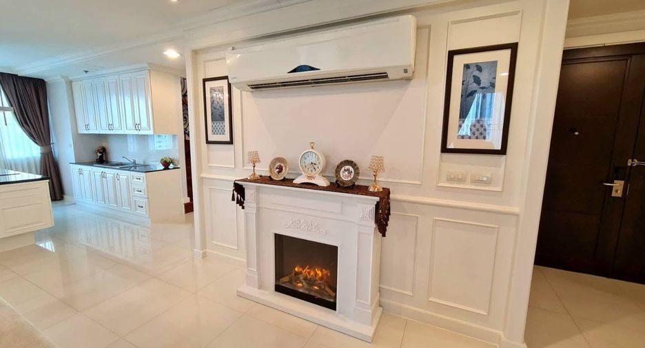 For rent 4 bedrooms condo in Watthana, Bangkok