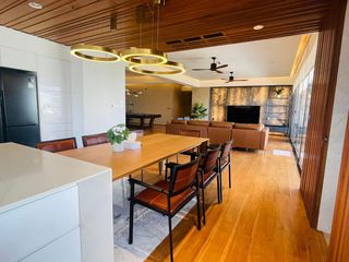 Condo en alquiler y en venta de 4 habitaciones en Watthana, Bangkok