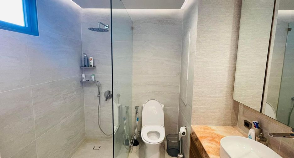 For rent and for sale 4 bedrooms condo in Watthana, Bangkok