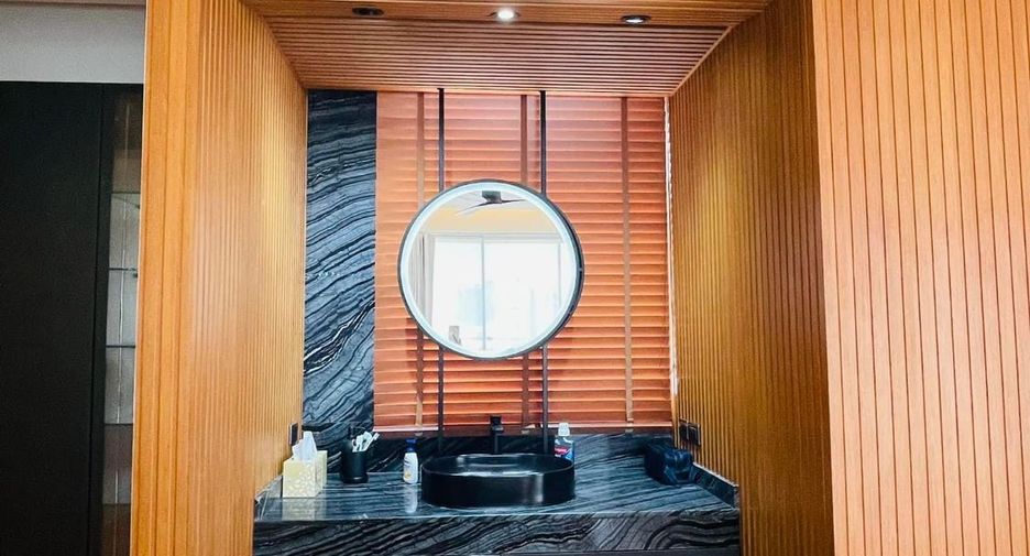 For rent and for sale 4 bedrooms condo in Watthana, Bangkok