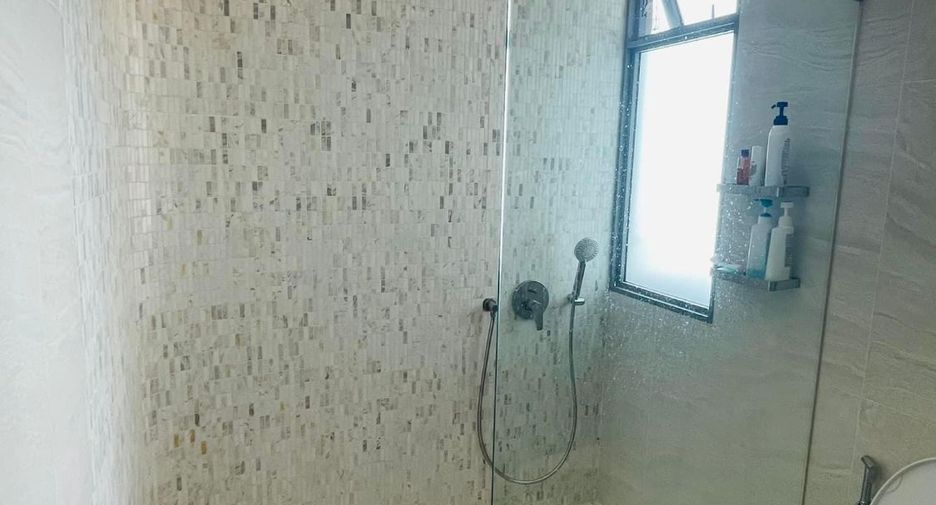 For rent and for sale 4 bedrooms condo in Watthana, Bangkok