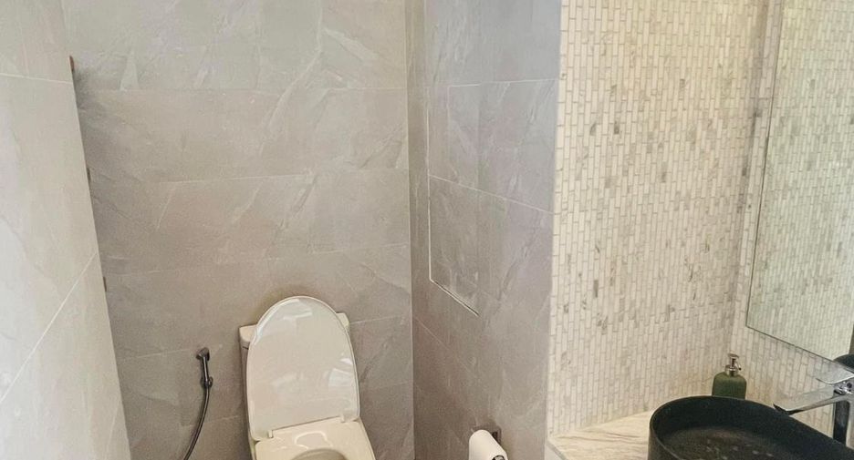 For rent and for sale 4 bedrooms condo in Watthana, Bangkok