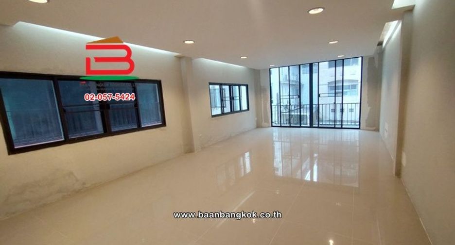 For rent and for sale office in Bang Khen, Bangkok