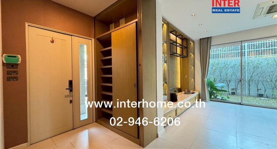 For sale 4 bedrooms house in Bang Kapi, Bangkok