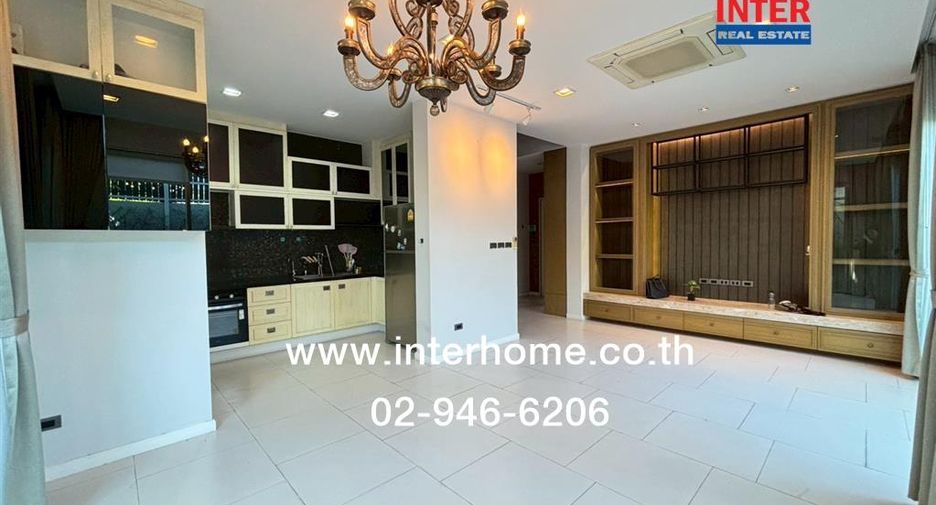For sale 4 bedrooms house in Bang Kapi, Bangkok