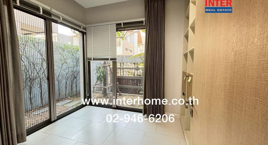 For sale 4 bedrooms house in Bang Kapi, Bangkok
