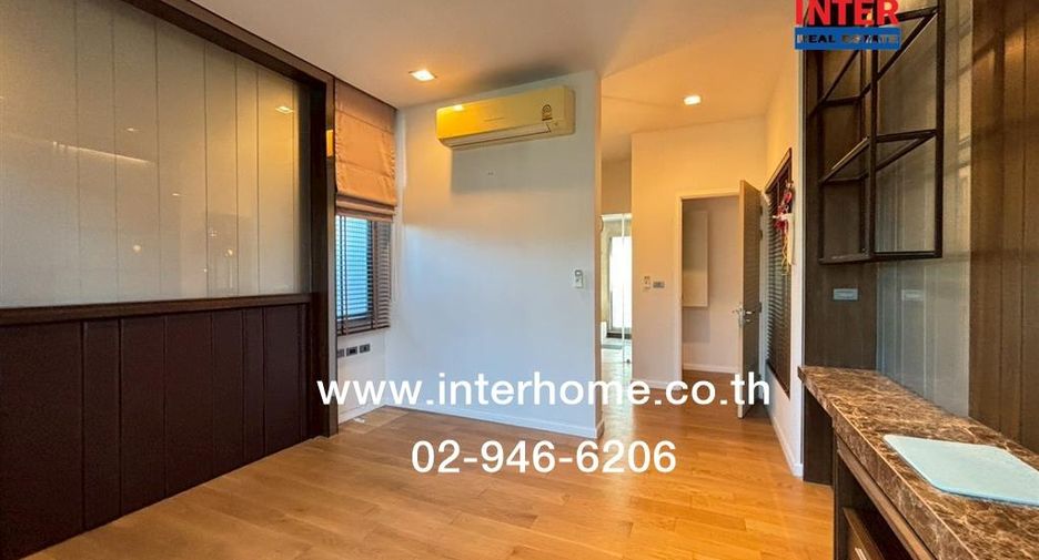 For sale 4 bedrooms house in Bang Kapi, Bangkok