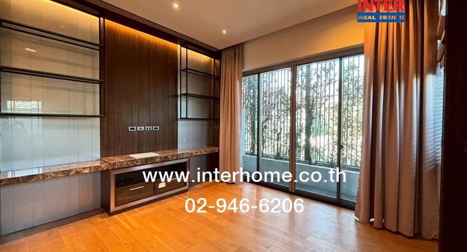For sale 4 bedrooms house in Bang Kapi, Bangkok