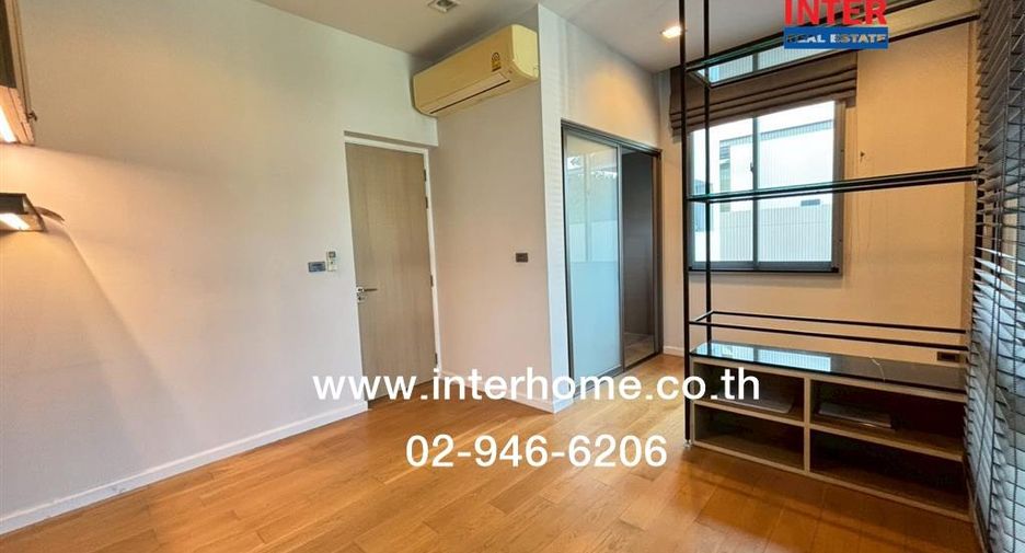 For sale 4 bedrooms house in Bang Kapi, Bangkok