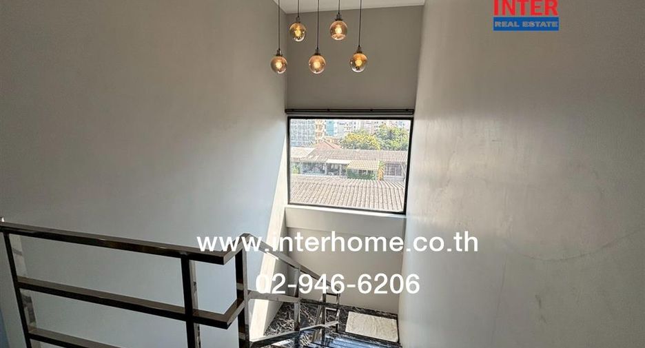 For sale 5 bedrooms house in Din Daeng, Bangkok