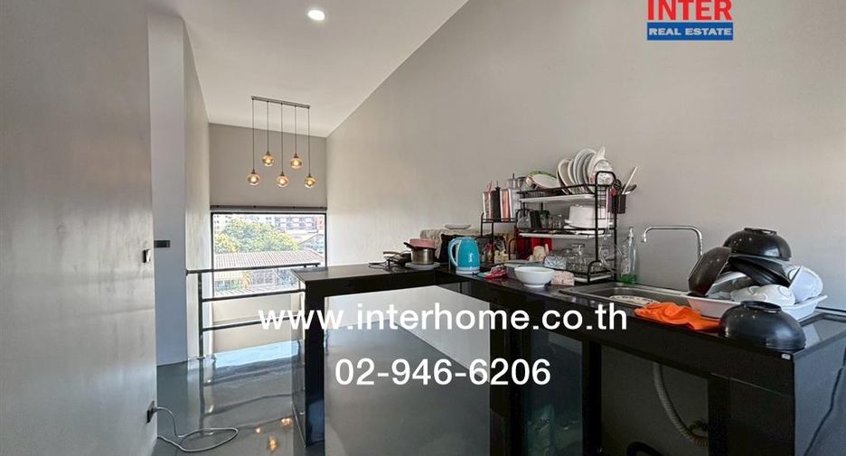 For sale 5 bedrooms house in Din Daeng, Bangkok