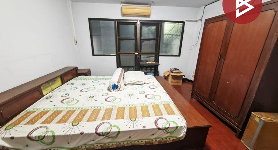 Casa adosada en venta de 3 habitaciones en Bang Khae, Bangkok