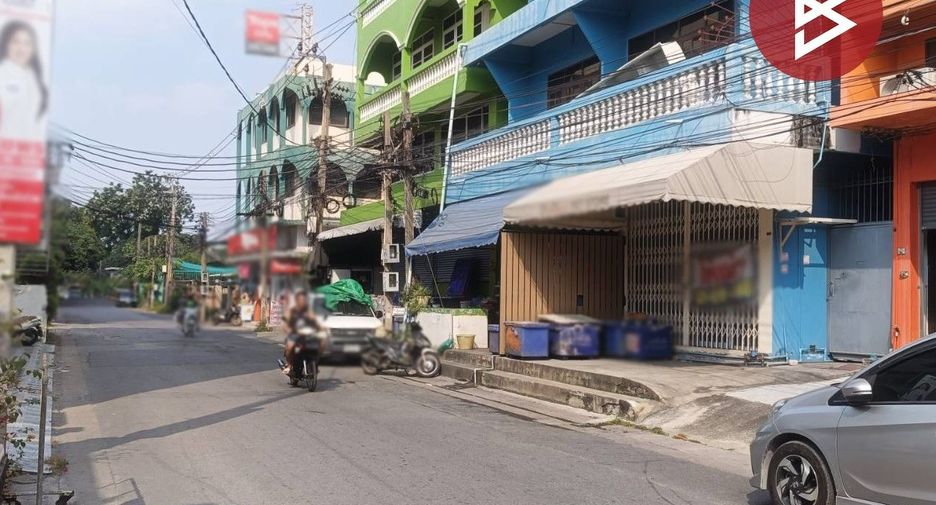 Casa adosada en venta de 3 habitaciones en Bang Khae, Bangkok