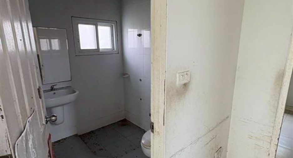 For sale 4 bedrooms house in Nong Chok, Bangkok