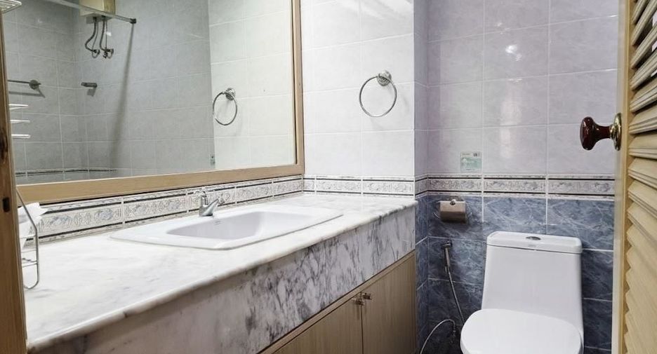 For sale 2 bedrooms condo in Chatuchak, Bangkok