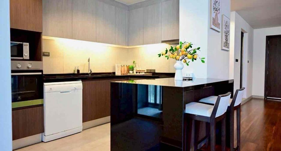 For rent 4 bedrooms apartment in Khlong Toei, Bangkok