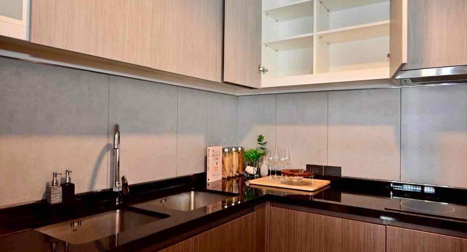 For rent 4 bedrooms apartment in Khlong Toei, Bangkok