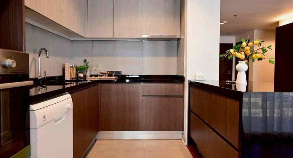 For rent 4 bedrooms apartment in Khlong Toei, Bangkok