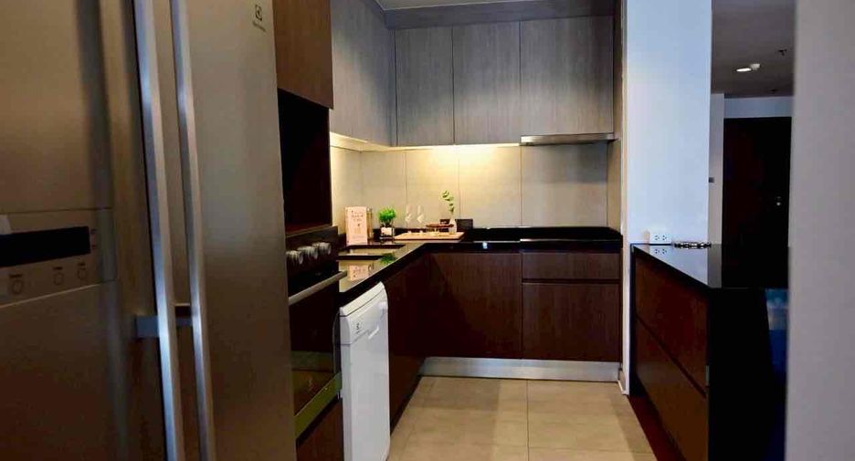 For rent 4 bedrooms apartment in Khlong Toei, Bangkok
