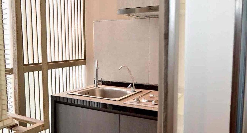 For rent 4 bedrooms apartment in Khlong Toei, Bangkok