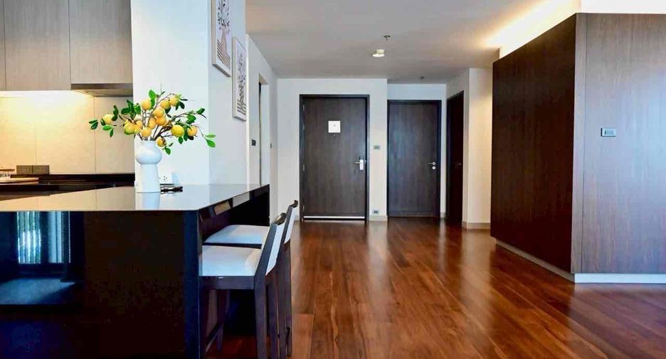 For rent 4 bedrooms apartment in Khlong Toei, Bangkok