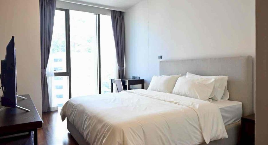 For rent 4 bedrooms apartment in Khlong Toei, Bangkok