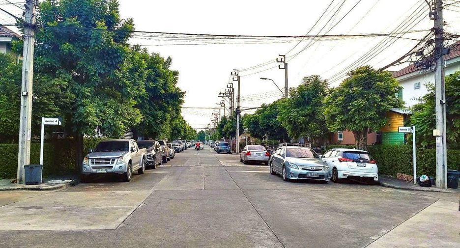 For sale 3 bedrooms townhouse in Mueang Nonthaburi, Nonthaburi