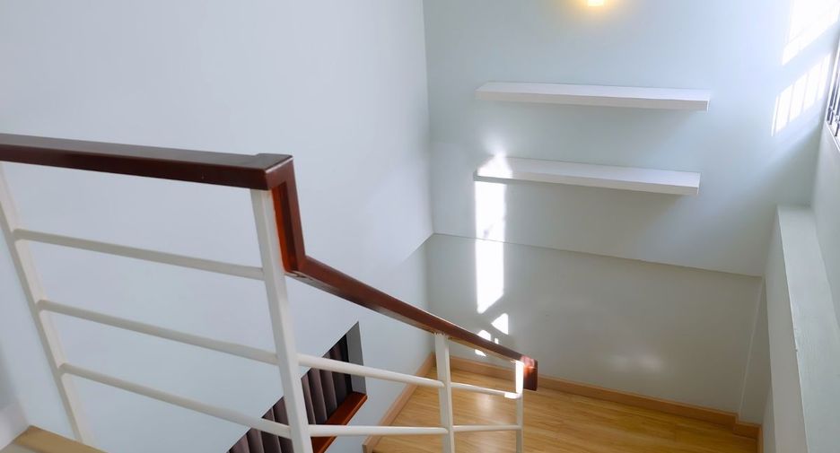 Reihenhaus zum Kauf mit 3 Zimmer in Ban Bueng, Chonburi