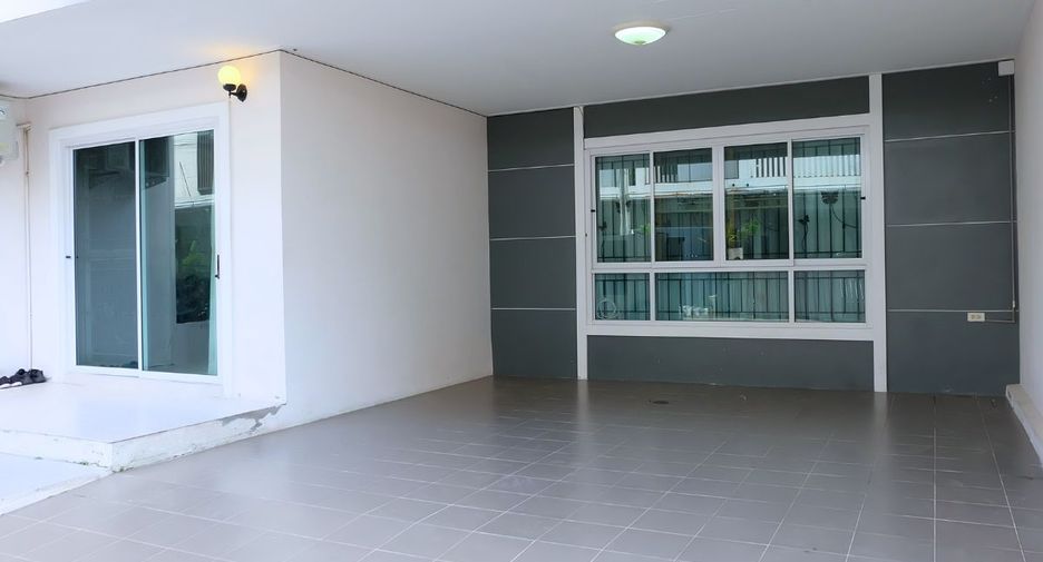 Reihenhaus zum Kauf mit 3 Zimmer in Ban Bueng, Chonburi
