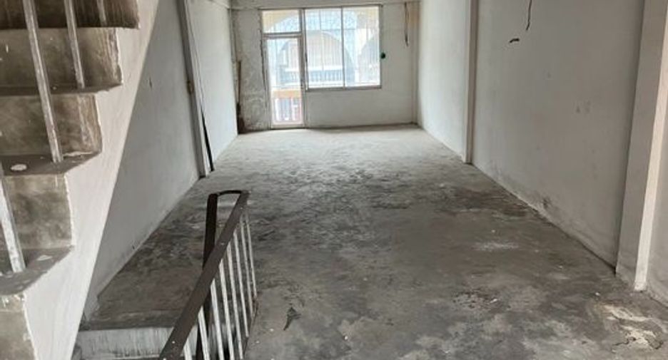 For sale 1 bed retail Space in Phra Pradaeng, Samut Prakan