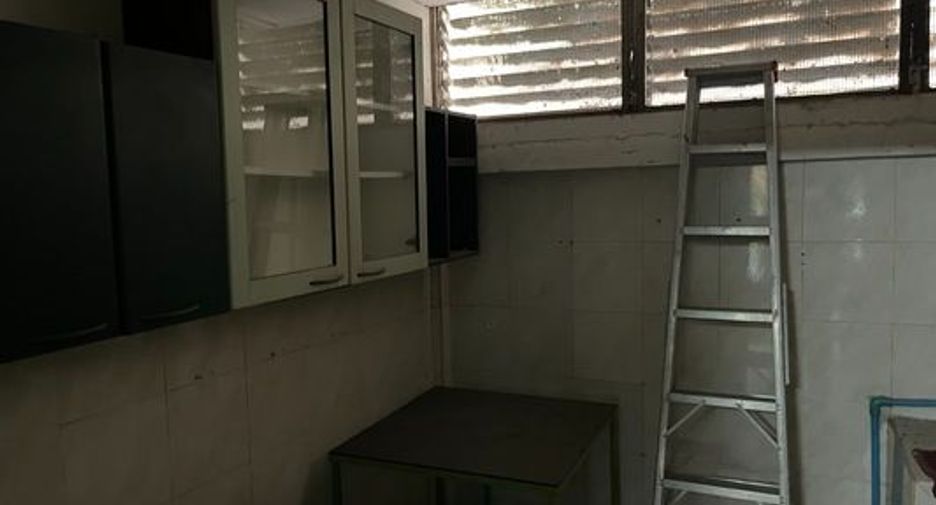 For sale 1 bed retail Space in Phra Pradaeng, Samut Prakan