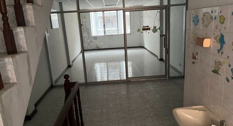 For sale 1 bed retail Space in Phra Pradaeng, Samut Prakan