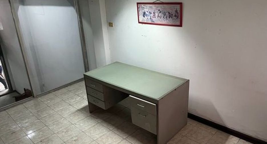 For sale 1 bed retail Space in Phra Pradaeng, Samut Prakan