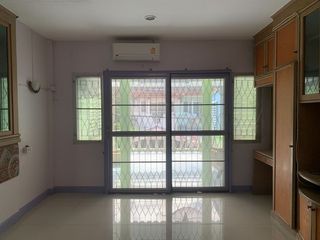 For sale 3 bedrooms townhouse in Lat Krabang, Bangkok