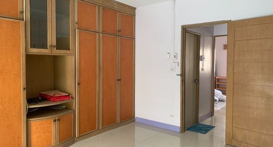 For sale 3 bedrooms townhouse in Lat Krabang, Bangkok