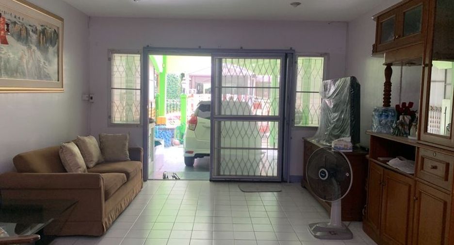 For sale 3 bedrooms townhouse in Lat Krabang, Bangkok