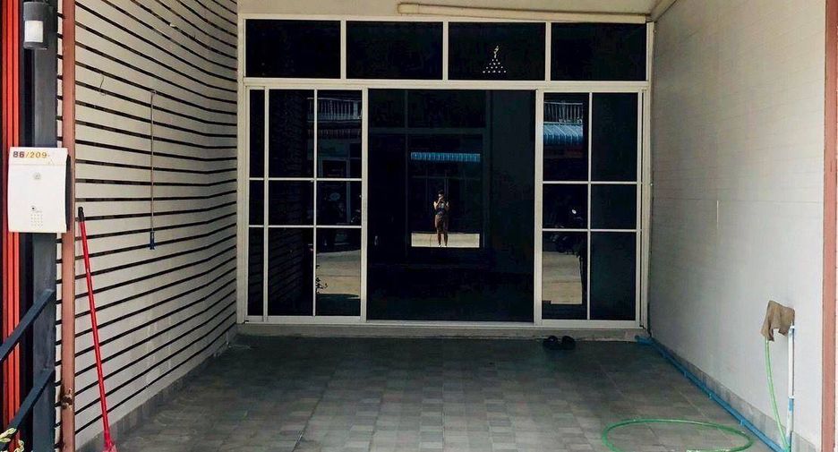Local comercial en venta de 3 habitaciones en Khlong Luang, Pathum Thani