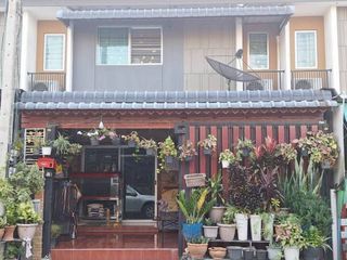For sale 3 bedrooms townhouse in Mueang Samut Sakhon, Samut Sakhon