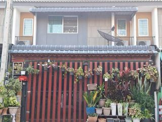 For sale 3 bedrooms townhouse in Mueang Samut Sakhon, Samut Sakhon