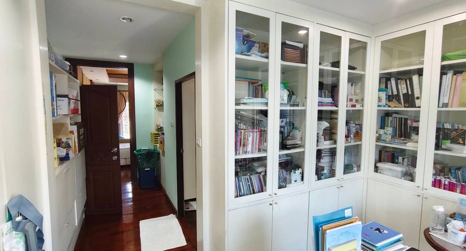Casa en venta de 5 habitaciones en Pak Kret, Nonthaburi