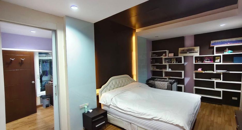 Casa en venta de 5 habitaciones en Pak Kret, Nonthaburi