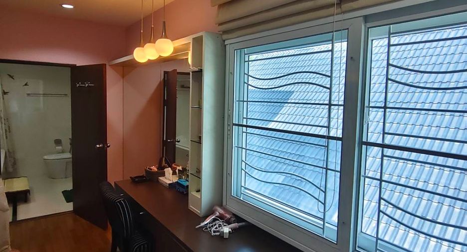 Casa en venta de 5 habitaciones en Pak Kret, Nonthaburi