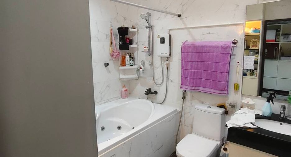 Casa en venta de 5 habitaciones en Pak Kret, Nonthaburi